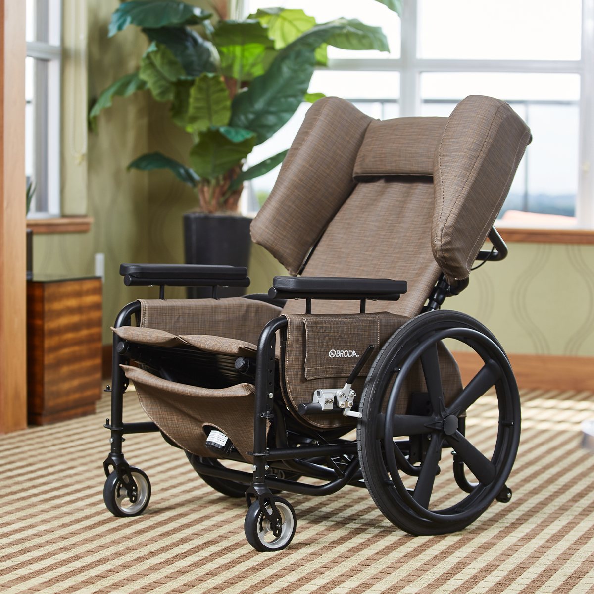 Broda Latitude Pedal Wheelchair with Tilt & Rocking (48R) – Image 4