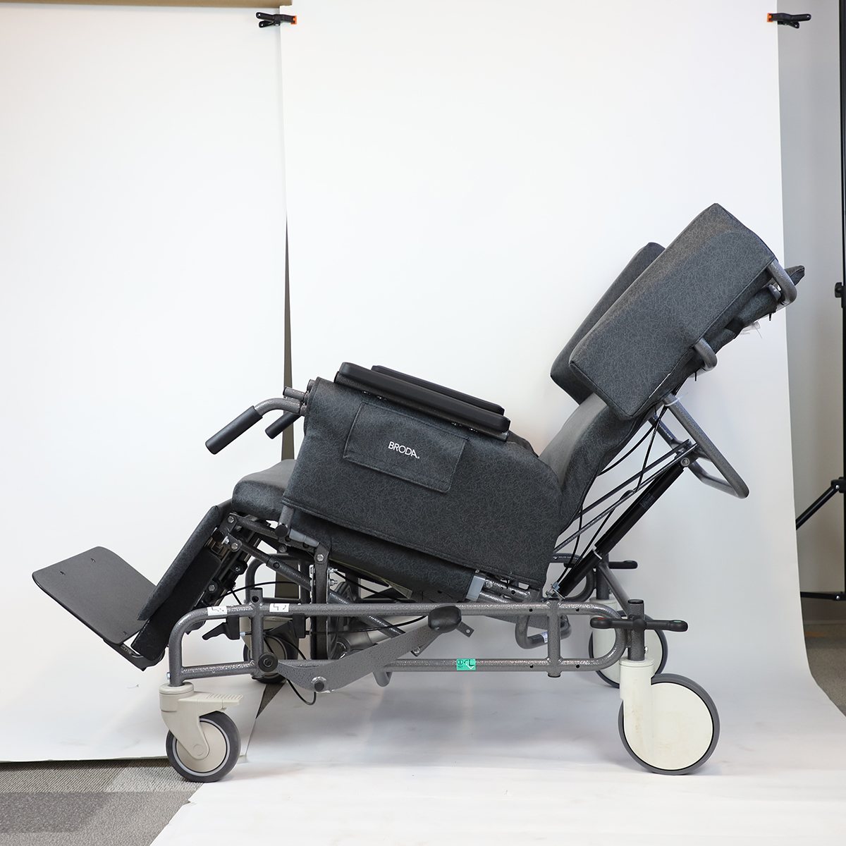 Broda Vanguard Bariatric Wheelchair with Tilt & Recline (985) – Image 5